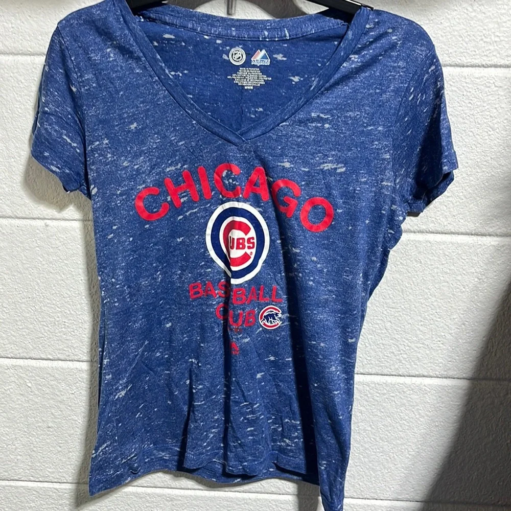 Chicago Cubs size medium vneck shirt - Picture 1 of 2